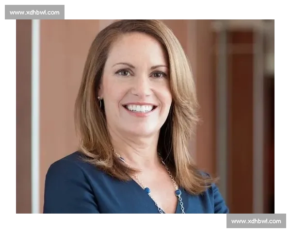 里昂俱乐部迎来历史性变革：老板辞职，蜜雪儿 - 康出任首位女性主席